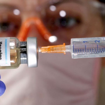 Reino Unido inicia hoje plano de vacinação em massa contra a covid-19