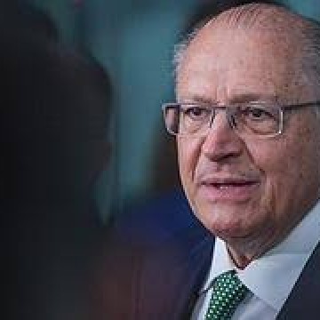 Exclusivo | Alckmin diz que Bolsonaro voltou ao Brasil para se apresentar a Justiça 
