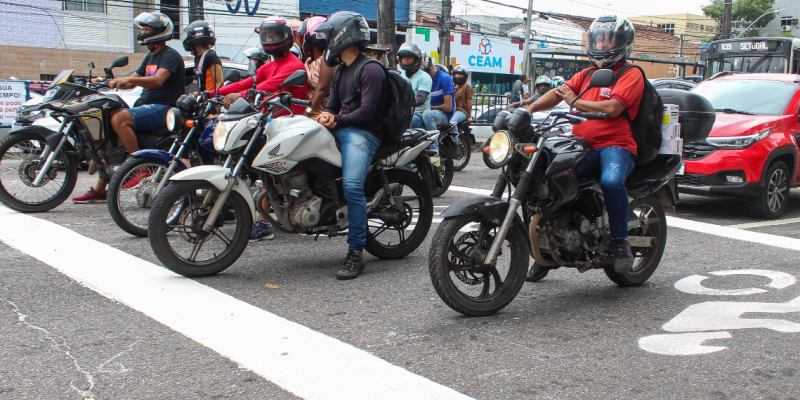 Os motoboxes são uma área de espera nos cruzamentos para motocicletas durante o semáforo fechado.