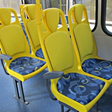 Lei garante passe livre em ônibus a acompanhante de pessoas com autismo em Pernambuco