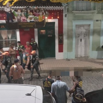 Dois homens são baleados em noite de abertura do carnaval de Olinda
