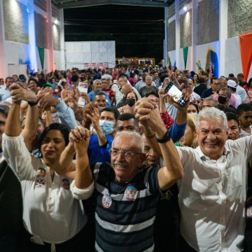 Em Paulista, Yves Ribeiro inaugura comitê central da campanha dos seus candidatos nessa eleição