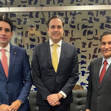 Em Brasília, governador Paulo Câmara se reúne com Marcos Pereira e Silvio Costa Filho