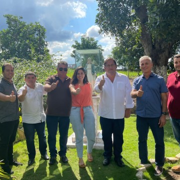 Ex-prefeito Flávio Regis anuncia apoio a candidatura de Iza Arruda