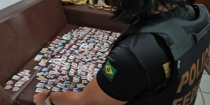 A corporação cumpriu  05 mandados de prisão preventiva, 24 mandados de busca e apreensão nos municípios de Recife, Igarassu, Águas Belas, Garanhuns e Campinas