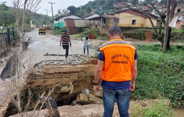 Governo de Pernambuco dobra repasse de benefício emergencial para municípios afetados pelas chuvas