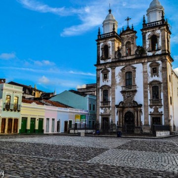 Brasil tem mais estabelecimentos religiosos que escolas e hospitais 