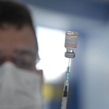 Brasil começa a aplicar vacina bivalente contra covid-19