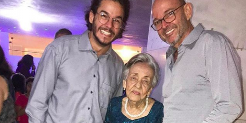 No instagram, Túlio postou uma foto com a tia, uma legenda de despedida e aproveitou para conscientizar a população