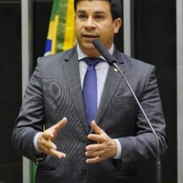 PT indica Carlos Veras ao Senado. Frente Popular ainda precisa aprovar