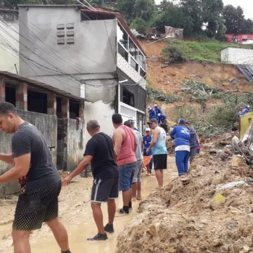 Defesa Civil de Pernambuco divulga número atualizado de desabrigados e desalojados em função das fortes chuvas no estado