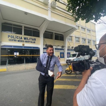 Deputado Abimael Santos fiscaliza o hospital da polícia militar em Recife