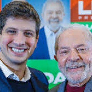 “Eu acho que temos que alinhar a nossa aliança com o PSB com muito carinho a nível nacional”, afirma Lula 