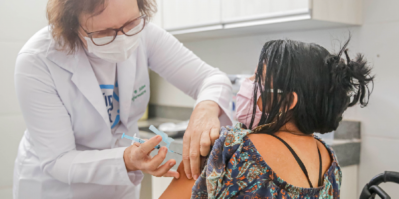 Segundo secretário estadual de Saúde, André Longo, vacinação no estado atingiu 90% do público prioritário, e doses restantes seguem nos postos à disposição dos retardatários