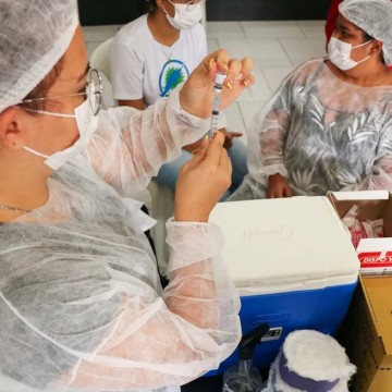 Recife tem mutirão de vacinação contra gripe e Covid-19 neste fim de semana