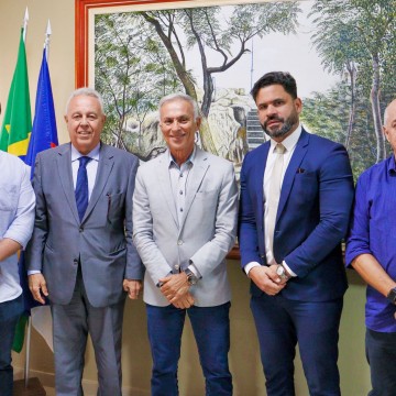  Carlos Porto visita o prefeito da Vitória de Santo Antão