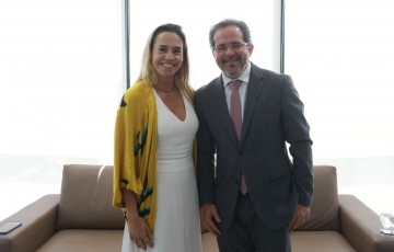 Isabella de Roldão visita presidente eleito do TCE 