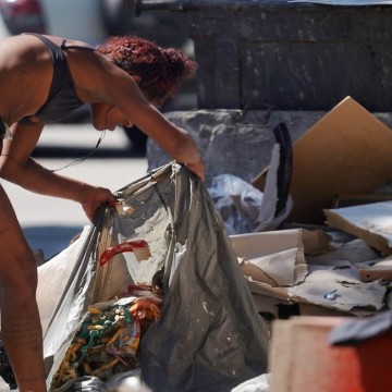 Extrema pobreza em Pernambuco cai em 2022, segundo IBGE