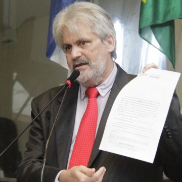 Vereador Osmar Ricardo protocola pedido de aumento do Auxílio Moradia pago pela Prefeitura do Recife