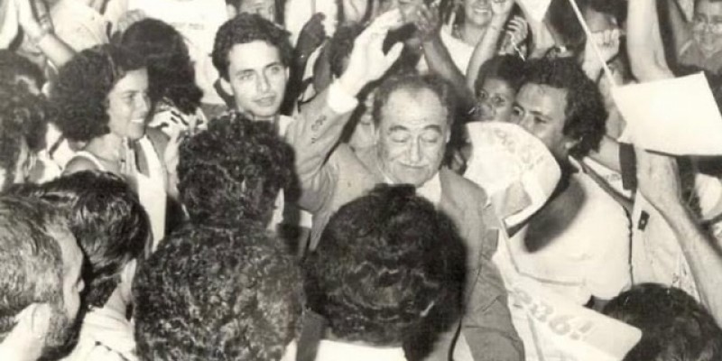 Fazendo história | Agenda forçada