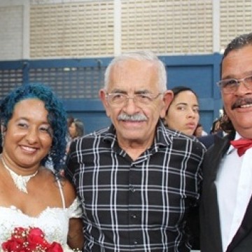 Yves Ribeiro marca presença em casamento coletivo de 82 casais no Paulista
