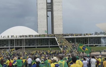 Manisfestantes invadem Congresso Nacional, Palácio do Planalto e STF, em Brasília
