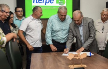 Aloísio Ferraz empossa Henrique Queiroz como presidente do Iterpe nesta terça (7)