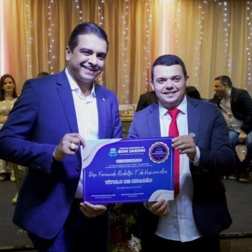 Fernando Rodolfo recebe título de cidadão de Bom Jardim