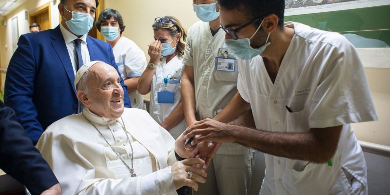 O Pontífice completou seu tratamento pós-cirúrgico
