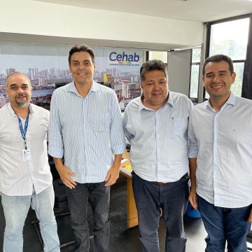 Acompanhado de Marconi Santana, Joaquim Lira se reúne com presidente da CEHAB