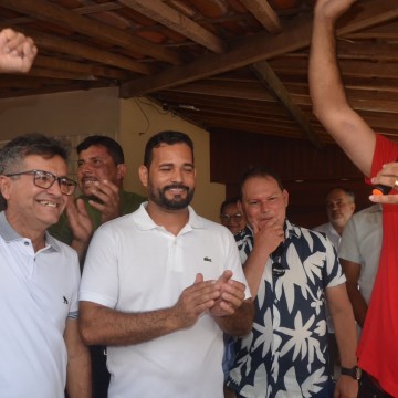 Joel Gonzaga e Carlinhos Feitosa são anunciados como a chapa de sucessão do prefeito de Feira Nova