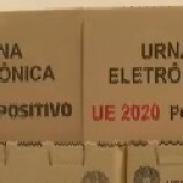 Urnas eletrônicas começam a ser enviadas aos locais de votação em Pernambuco
