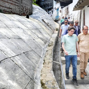 Prefeitura do Jaboatão avança na construção de muros de arrimo em Jardim Monte Verde