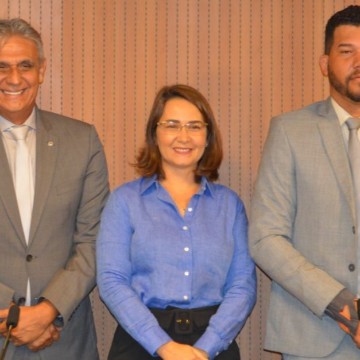 Deputado Abimael Santos convida a governadora Raquel Lyra para participar da audiência pública do polo das confecções