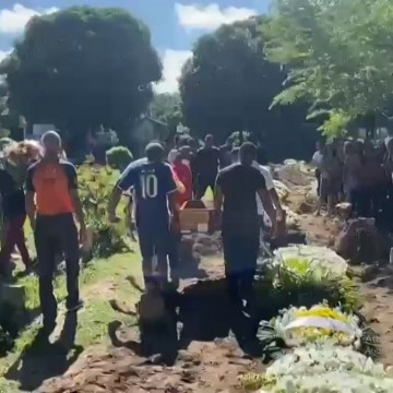 Crianças e cuidadora que morreram após incêndio no Lar Paulo de Tarso são enterradas neste sábado