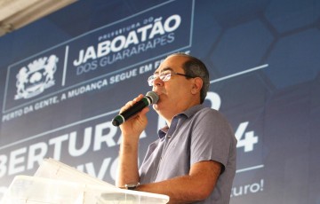 Prefeito Mano Medeiros dá boas-vindas aos professores na abertura do ano letivo do Jaboatão