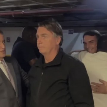 Bolsonaro fala pela primeira vez após volta ao Brasil 