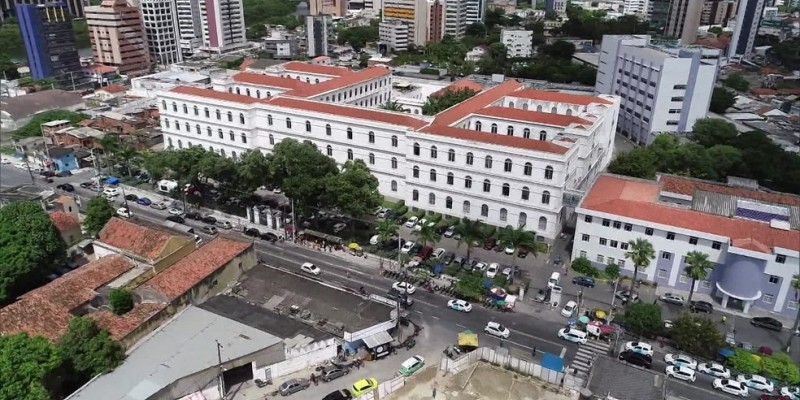 Sindicato afirma que 33 médicos já formalizaram saída; hospital anuncia contratação de novos profissionais e plano de reestruturação