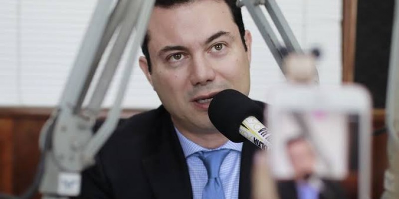 Coluna da segunda | A saída honrosa para Clodoaldo Magalhães
