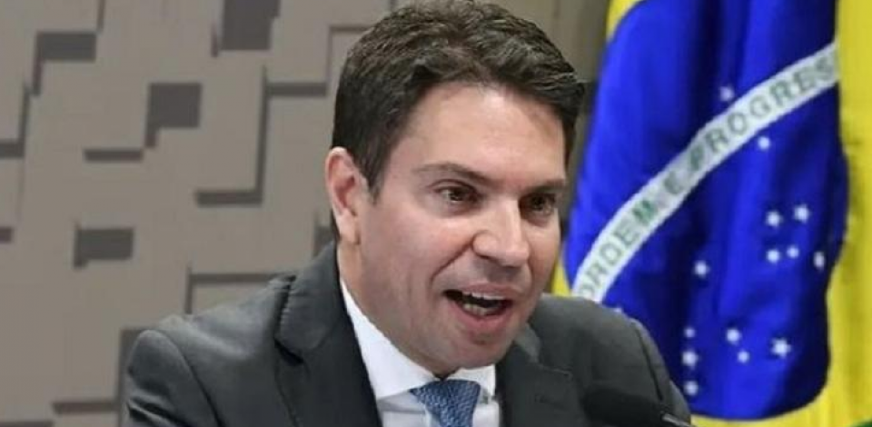 Bolsonaro nomeia André Mendonça para a Justiça e Ramagem para a PF