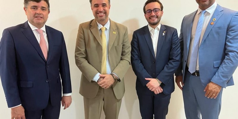 O presidente da Câmara, Bruno Lambreta se reuniu com o vereador Anderson Correia e os deputados Eduardo e Lula da fonte