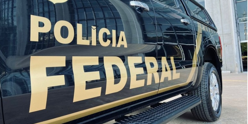 A mulher recebeu voz de prisão em flagrante e foi conduzida para a Sede da Polícia Federal em Recife