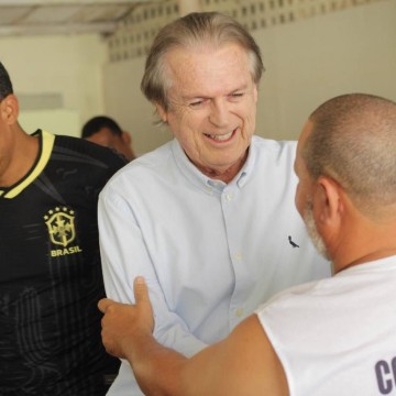 Luciano Bivar faz visita e afirma apoio a instituições sociais de comunidades do Recife
