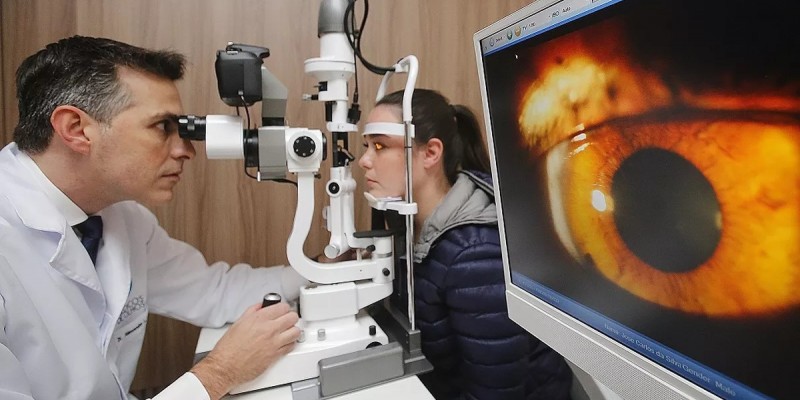 O relatório levou como base quatro tipos de exames para diagnóstico da doença disponíveis no SUS: biomicroscopia de fundo de olho, mapeamento de retina, retinografia colorida binocular e retinografia fluorescente binocular