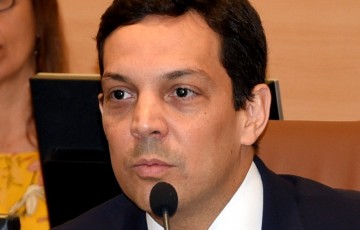 TCE empossa Carlos Neves no cargo de conselheiro