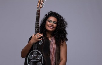 Entrevista | Laís de Assis, violeira e compositora, conversa sobre 'Ressemântica',  sua estreia em álbum 
