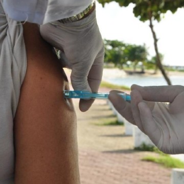Paulista libera vacinação contra Covid-19 para pessoas com 20 anos ou mais