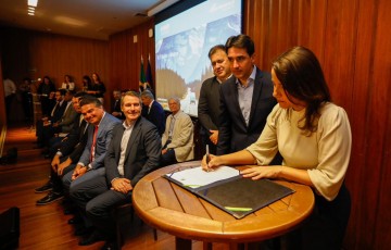 Ao lado do Ministro Silvio Costa Filho, Raquel Lyra anuncia investimento de R$ 1,6 bilhão para instalação de terminal de contêineres em Suape