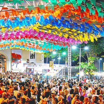 São João no Recife ocorre em julho e tem programação de quadrilhas juninas e shows em 11 polos