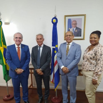 Senador Dueire busca parceria comercial entre PE e Cabo Verde